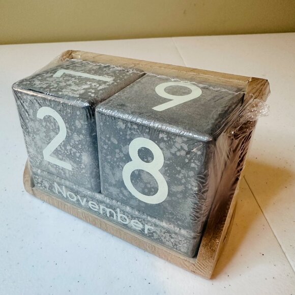 Perpetual Calendar With Month Date Display Block Numbers - Picture 8 of 9